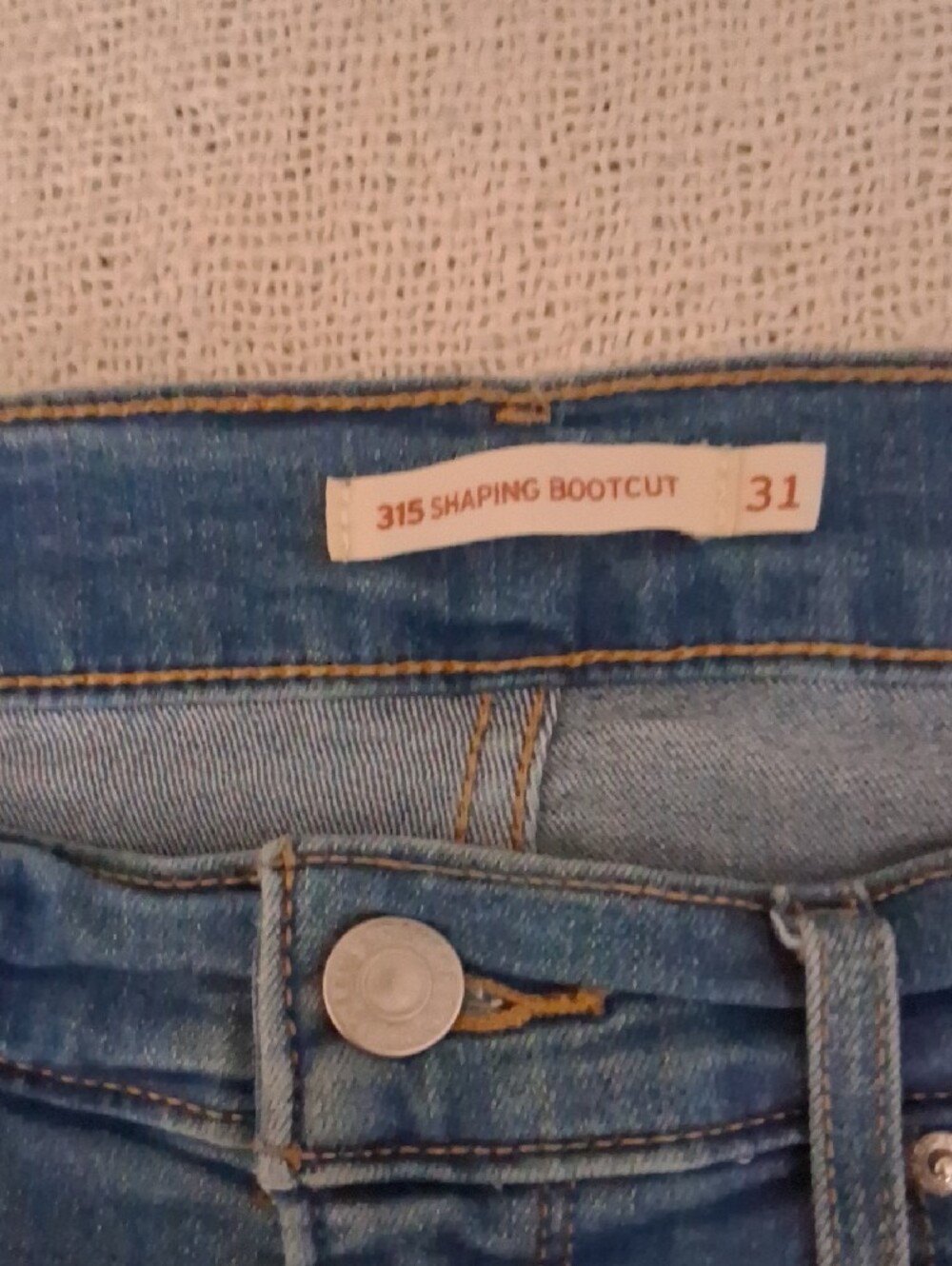 Levi's 315 Shaping Bootcut Stretch Denim Jeans 31 X 32 Like New - Picture 2 of 7